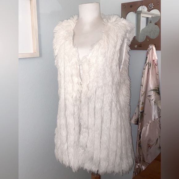NWOT Jolt Faux Fur White Vest - Picture 1 of 5